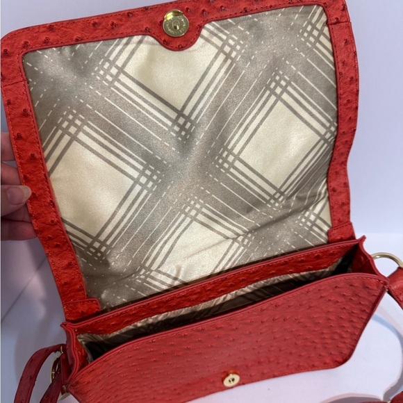 London Fog Pink Ostrich Faux Leather Crossbody Bag - Picture 7 of 12